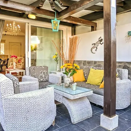 Villa Elegant In *